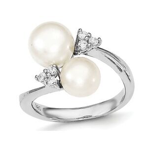 Freshwater Cultured 8mm Whte Pearl Ring in Sterling Silver with Synthetic Cubic